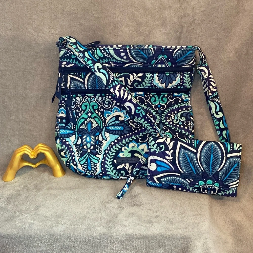 💙🏝️VERA BRADLEY💙🏝️Blue Island Medallion Triple Zip Hipster & RFID Wristlet/ NWOT